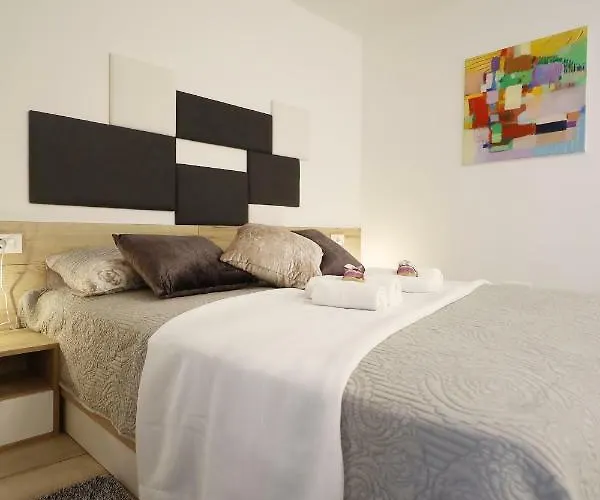 Sens Apartment *